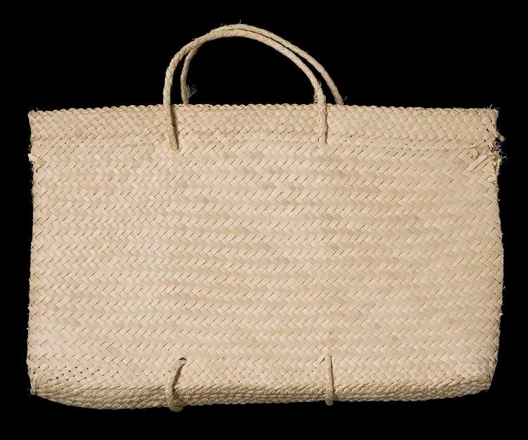 Kete muka / flax basket Waikato Museum