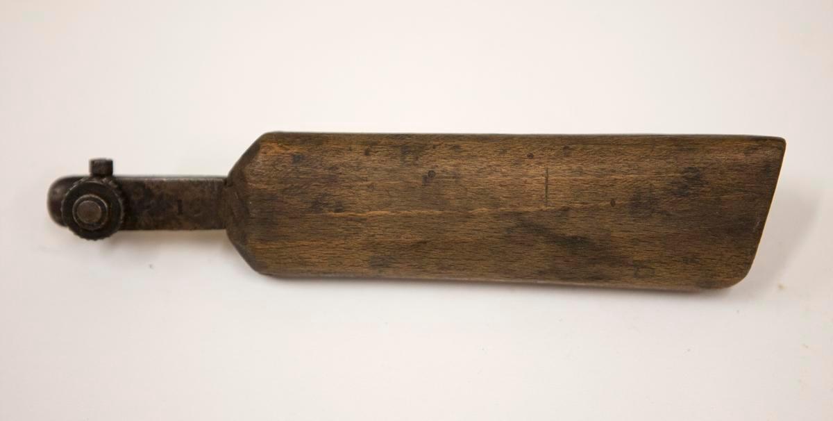 stitch wheel Waikato Museum